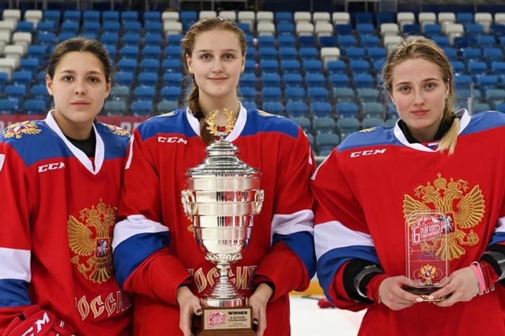 Ruské hokejistky bojujú o pozornosť obnaženým kalendárom